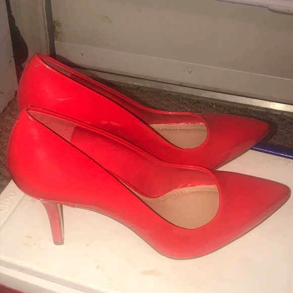 BC B. Generations heels red size 81/2 - Picture 3 of 5
